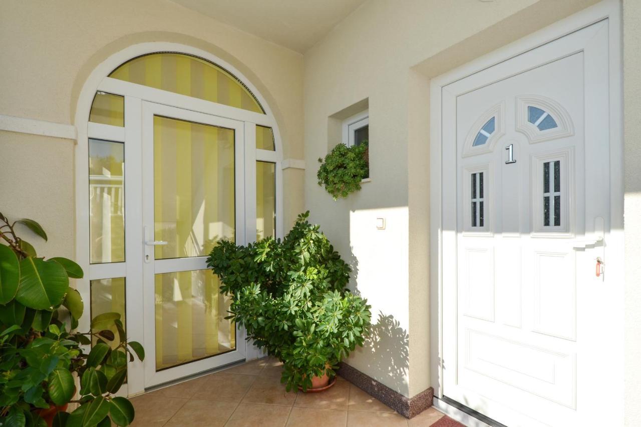 Apartment Una Seget Vranjica Exterior photo
